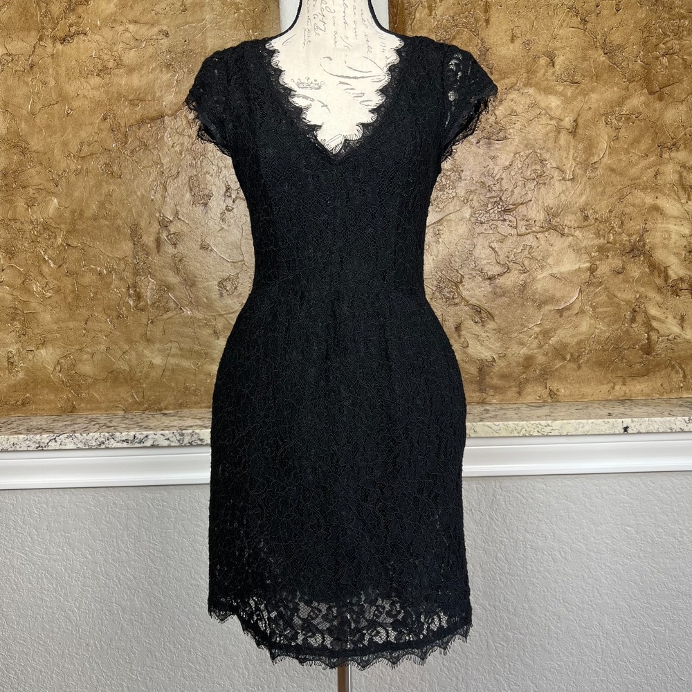 Babaton Aritzia Dress Women's 8 Black Lace Sheath Bodycon V-Neck‎ Lined Cocktail
